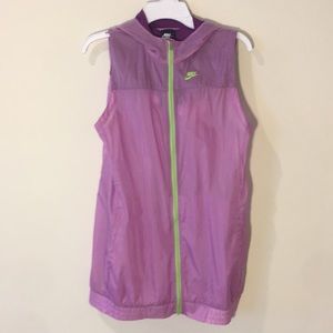 Cute new wind breaker New with tags Nike Size M